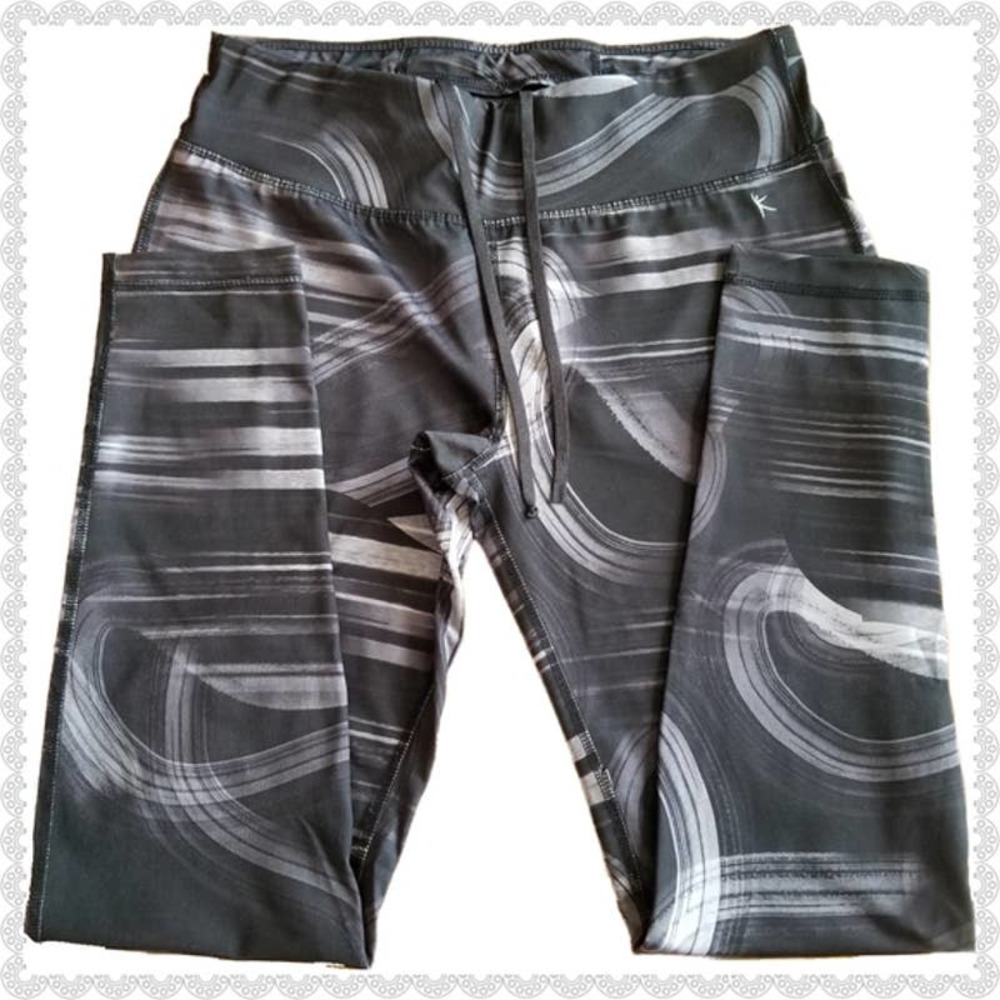 Danskin Now Fitted Leggings Smokey Gray M (8-10)
